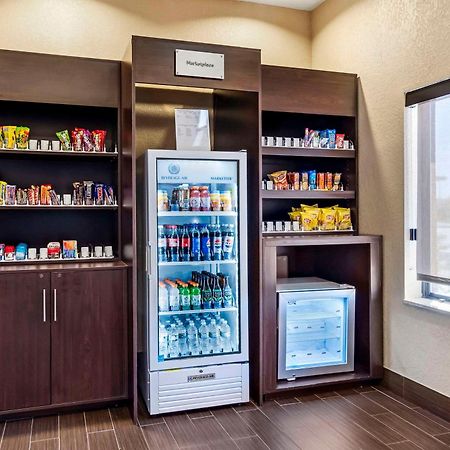 舒适套房酒店 梅里尔维尔 外观 照片